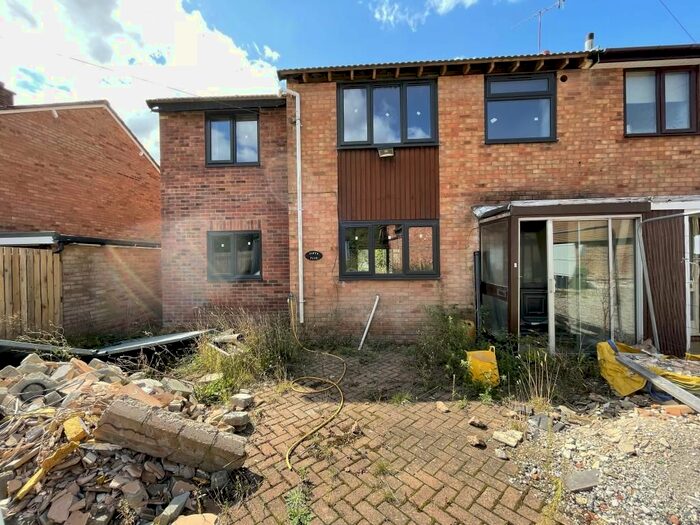 4 Bedroom Semi-Detached House For Sale In Halesowen Road, Lydiate Ash, Bromsgrove, B61