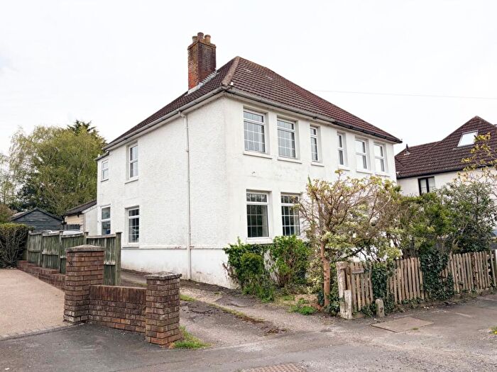 3 Bedroom Semi Detached House For Sale In Solent Road, Fawley, Southampton, SO45