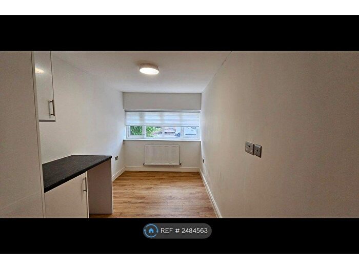 Studio To Rent In Byron Road, Wealdstone, Harrow, HA3