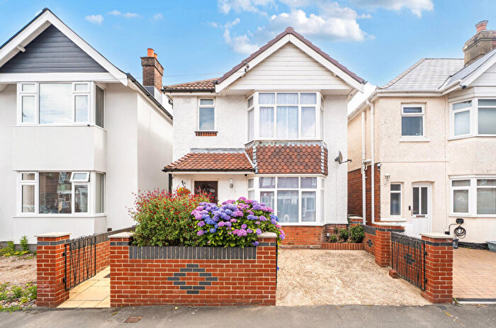 3 Bedroom Detached House For Sale In Radstock Road, Woolston, Southampton, Hampshire, SO19