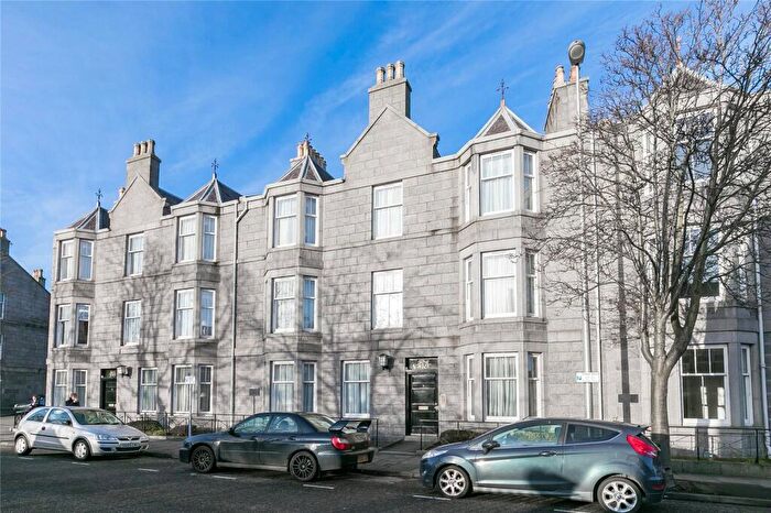 3 Bedroom Flat To Rent In Whitehall Place, Aberdeen, AB25