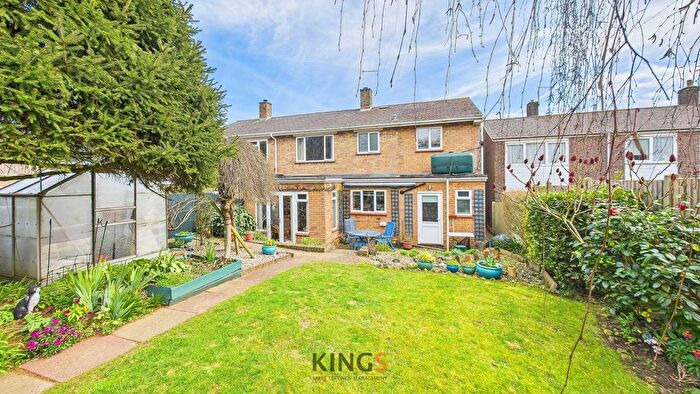 4 Bedroom Semi-Detached House For Sale In Raven Court, Hatfield, AL10