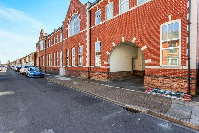 3 Bedroom Flat To Rent In Reginald Road, Southsea, Hampshire, PO4