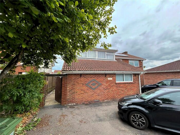 1 Bedroom Garage / Parking To Rent In Botley Road, Park Gate, Southampton, Hampshire, SO31