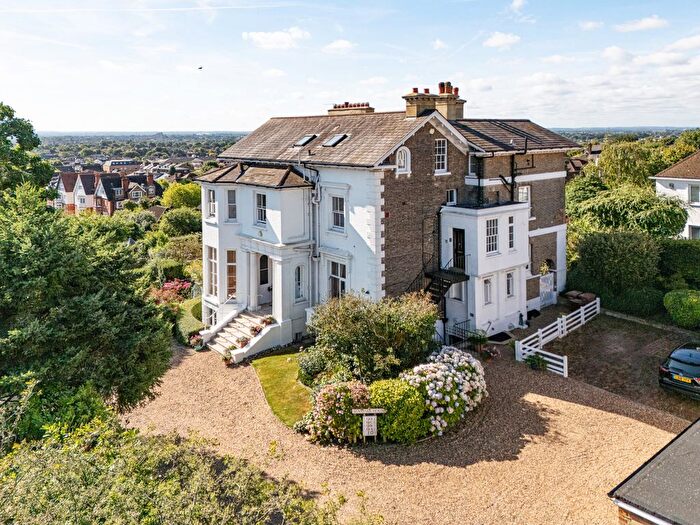 3 Bedroom Flat To Rent In Sunnyside House, London, SW19