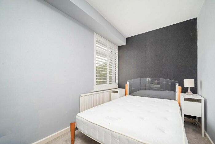 3 Bedroom Flat To Rent In Nether Street, London, N3
