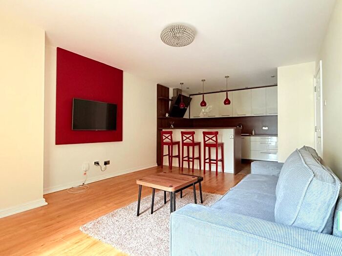 1 Bedroom Flat To Rent In Ashmore House, Russell Road, London, W14