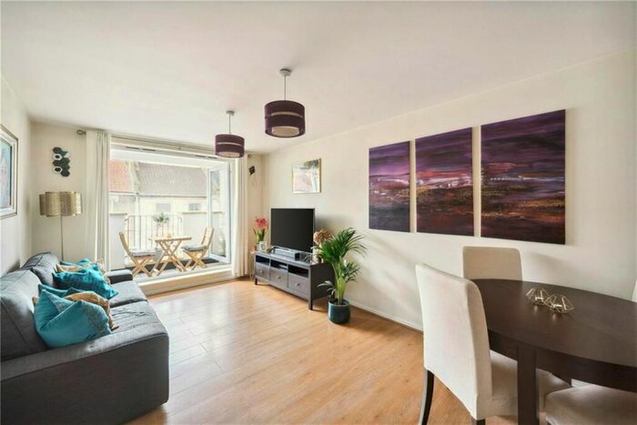 2 Bedroom Flat To Rent In Morrish Road, London, SW2