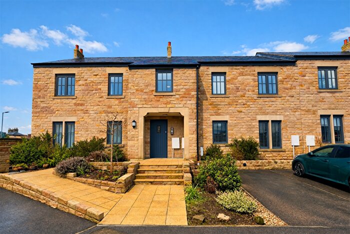2 Bedroom Flat For Sale In Samuel Wood Close, Glossop, SK13