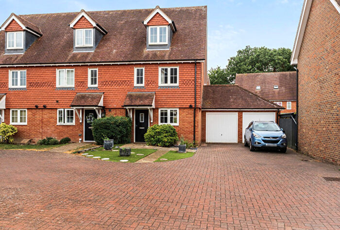 4 Bedroom Semi-Detached House For Sale In Flint Close, Horley, RH6