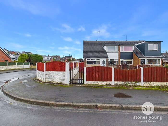 4 Bedroom Semi-Detached House For Sale In Bracken Close, Blackburn, BB2