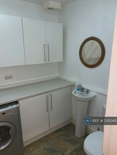 1 Bedroom Flat To Rent In Howard Street, Paisley, PA1
