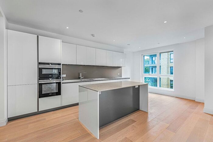 3 Bedroom Flat To Rent In Pinewood Gardens, Teddington, Middlesex, TW11