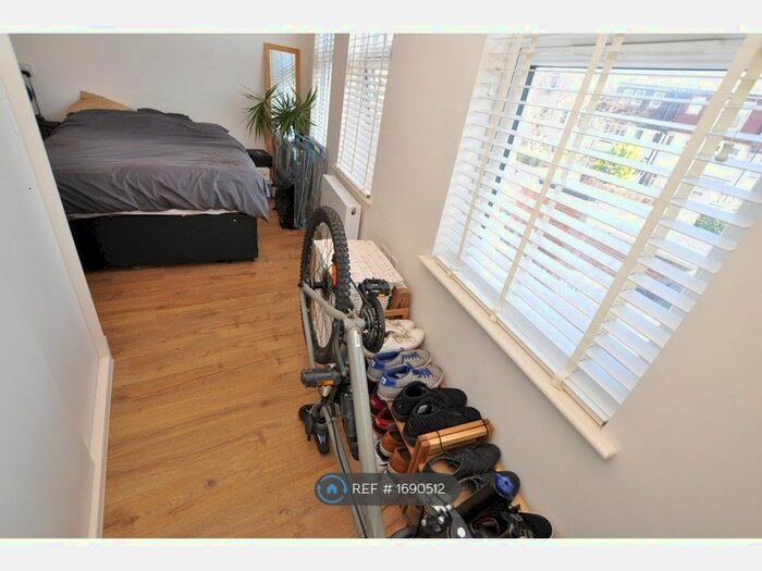 1 Bedroom Flat To Rent In High Road, London, N2