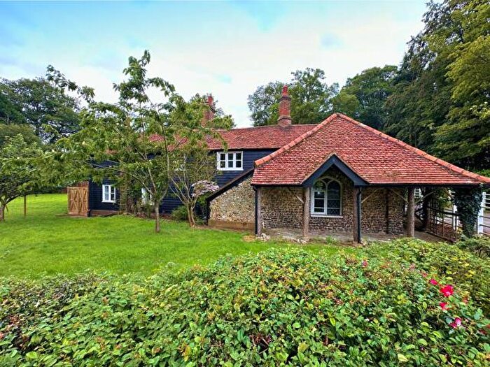 3 Bedroom Character Property To Rent In Rossway, Berkhamsted, HP4
