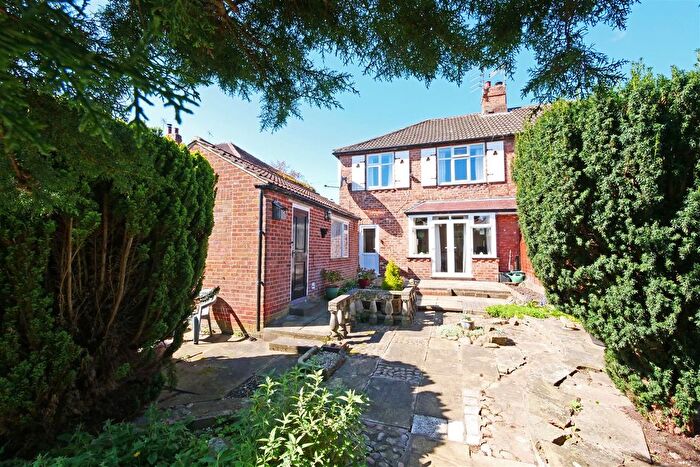3 Bedroom Semi-detached House For Sale In Melrosegate, York, YO31