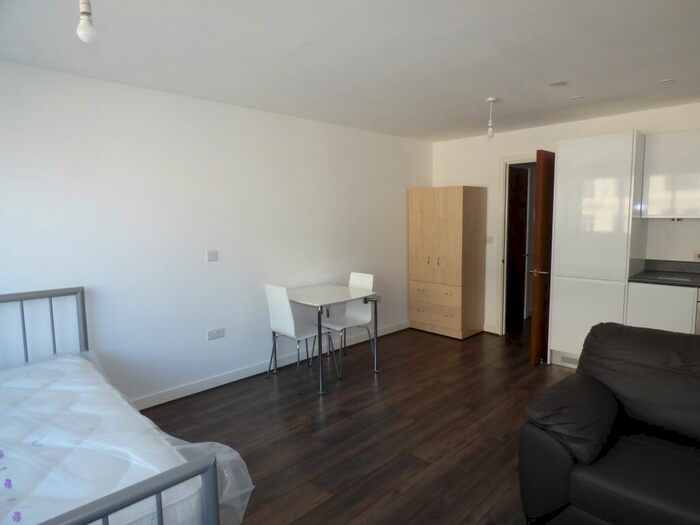 Apartment To Rent In The Strand, Liverpool, L2