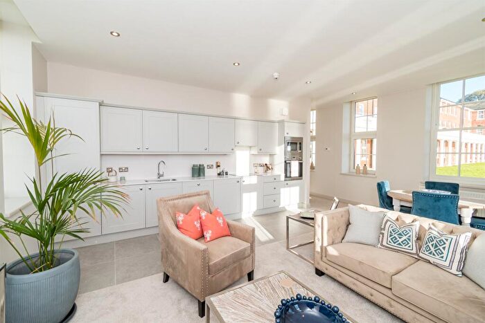2 Bedroom Apartment For Sale In Wakeley Drive, Gosport, PO12