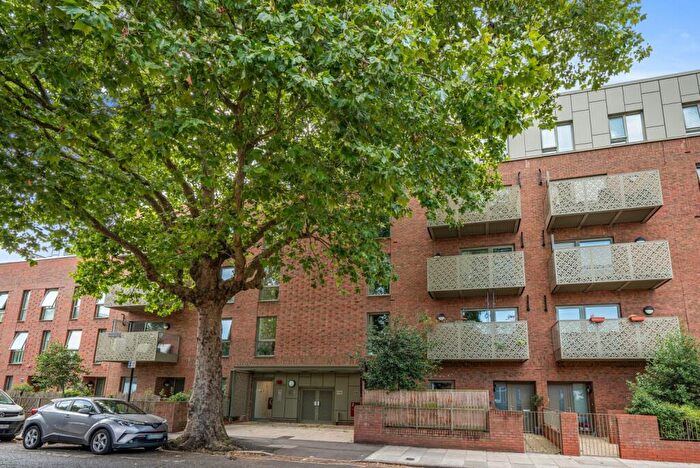 1 Bedroom Flat To Rent In Lomond Grove Camberwell, SE5