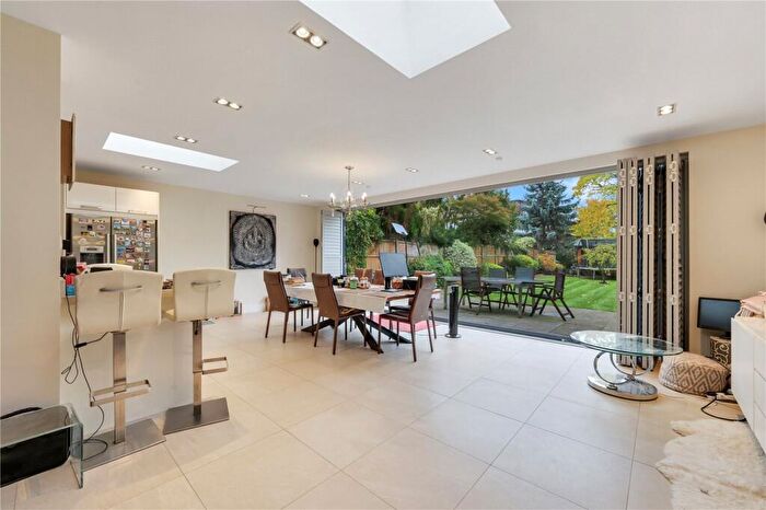 5 Bedroom Semi Detached House For Sale In The Ridgeway Golder's Green, NW11