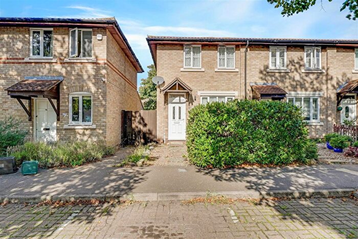 2 Bedroom End Of Terrace House To Rent In Sonning Gardens, Hampton, TW12