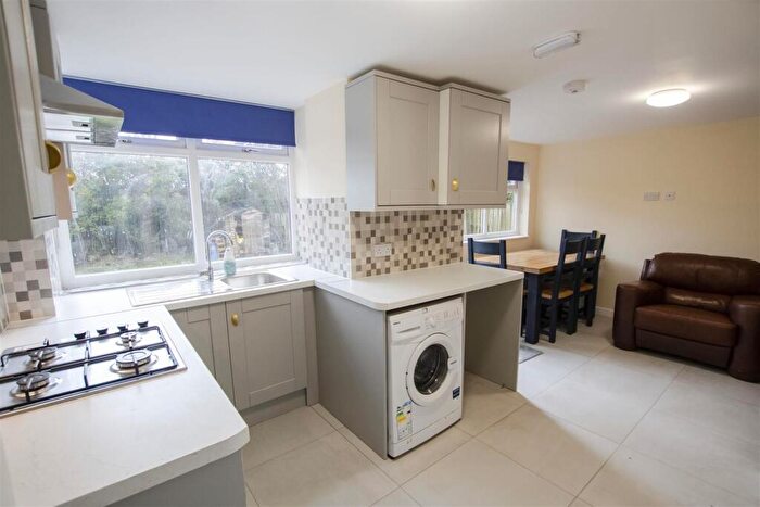 5 Bedroom House To Rent In Harborne Lane, Selly Oak, Birmingham, West Midlands, B29