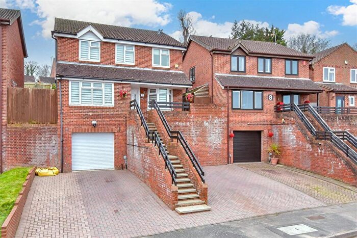 4 Bedroom Detached House For Sale In Spencer Close, Walderslade, Chatham, Kent, ME5