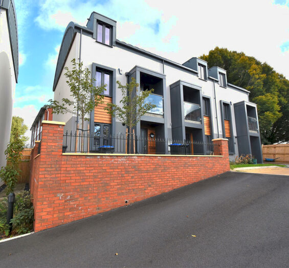 4 Bedroom Town House To Rent In Lime Avenue, Leamington Spa, CV32