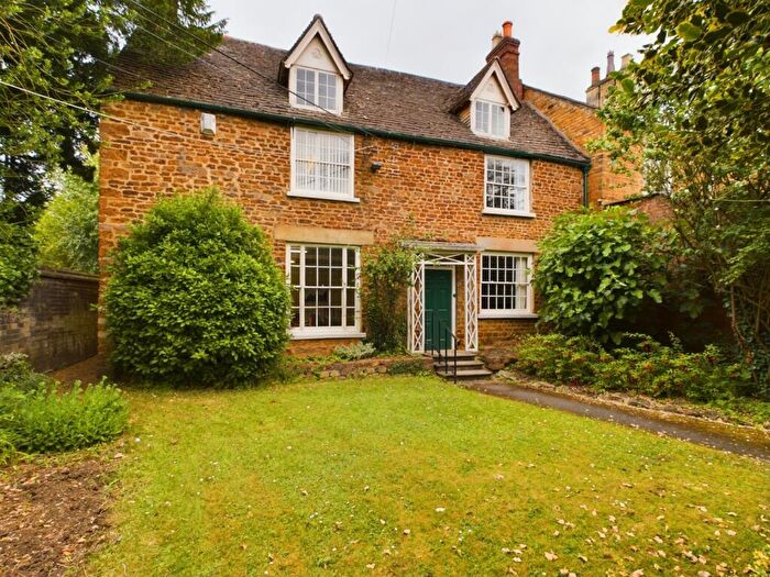 7 Bedroom Detached House For Sale In West Street, Kettering, Northamptonshire, NN16