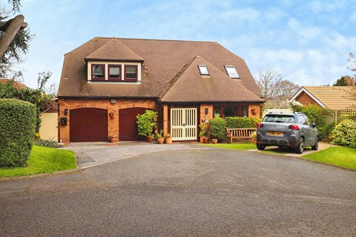 4 Bedroom Detached House For Sale In Rectory Gardens, Wollaton, Nottingham, NG8