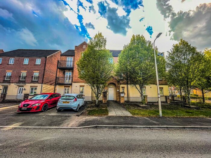 2 Bedroom Flat To Rent In Threipland Drive, Birchgrove, Cardiff, CF14