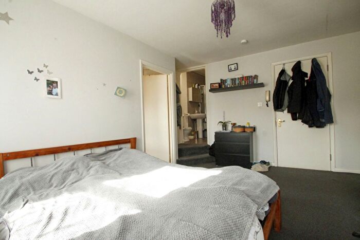 Studio To Rent In Brockley Rise, London, SE23