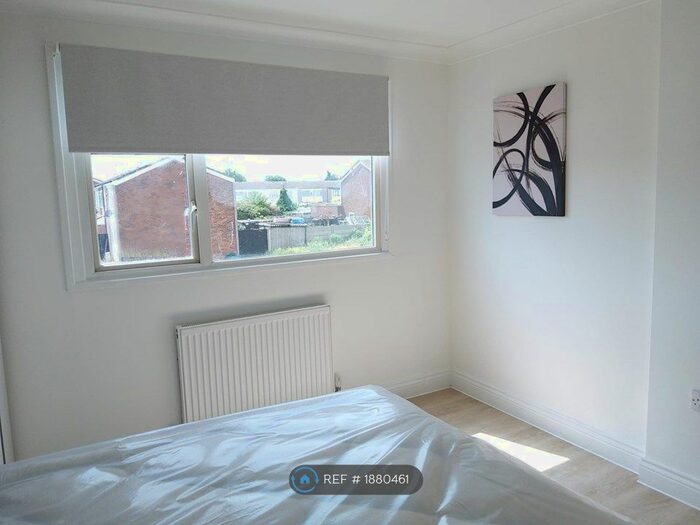 6 Bedroom Semi-Detached House To Rent In Second Avenue, Canvey Island, SS8