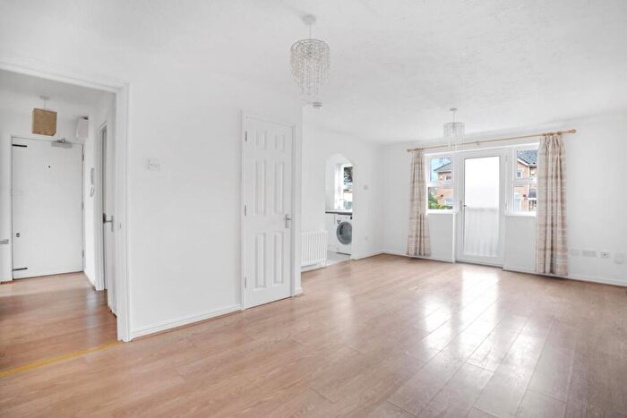2 Bedroom Apartment For Sale In Meadside Close, Beckenham, Kent, BR3