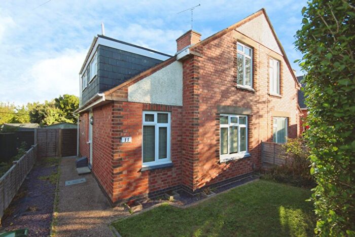 3 Bedroom Semi Detached House For Sale In Prospect Road, Leamington Spa, Warwickshire, CV31