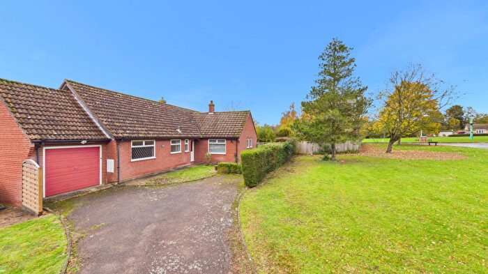 3 Bedroom Detached Bungalow For Sale In Higdon Close, Burston, IP22
