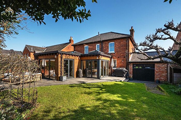 4 Bedroom Detached House For Sale In Wargrave Road, Twyford, Reading, Berkshire, RG10
