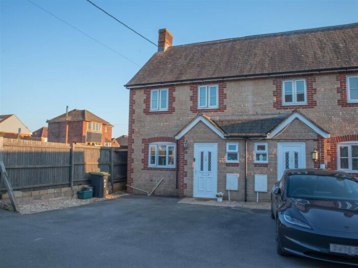 3 Bedroom Semi Detached House For Sale In Peacemarsh, Gillingham, SP8