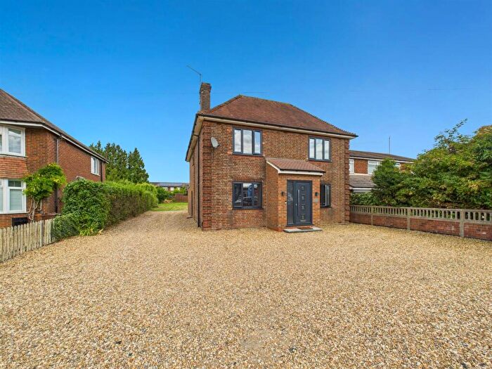 4 Bedroom Detached House For Sale In Bicester Road, Aylesbury, Buckinghamshire, HP19