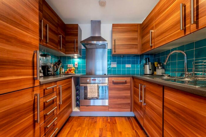 2 Bedroom Flat To Rent In Spa Road, Bermondsey, London, SE16