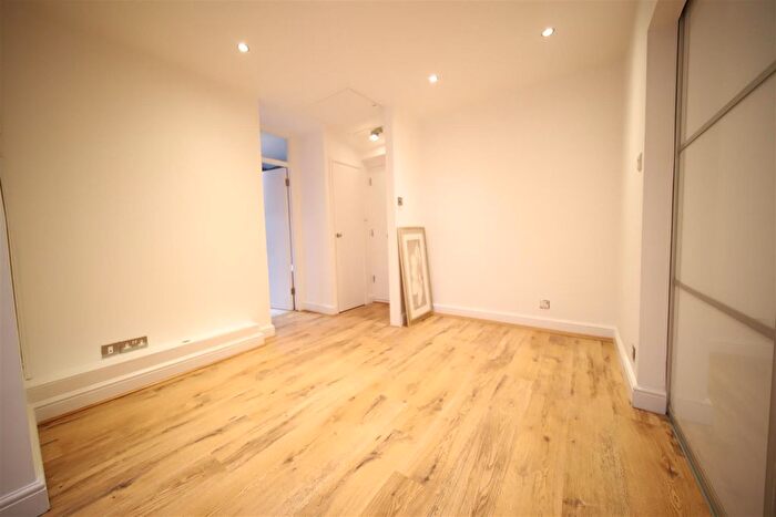 1 Bedroom Flat To Rent In Winchmore Hill Road, London, N21