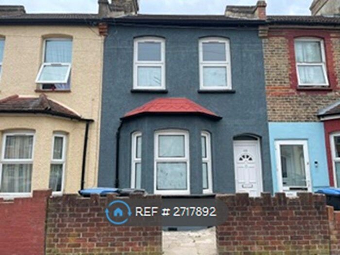4 Bedroom Terraced House To Rent In Cornwallis Grove, London, N9