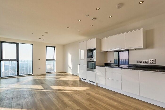 3 Bedroom Apartment To Rent In Lakeside Drive, London, NW10