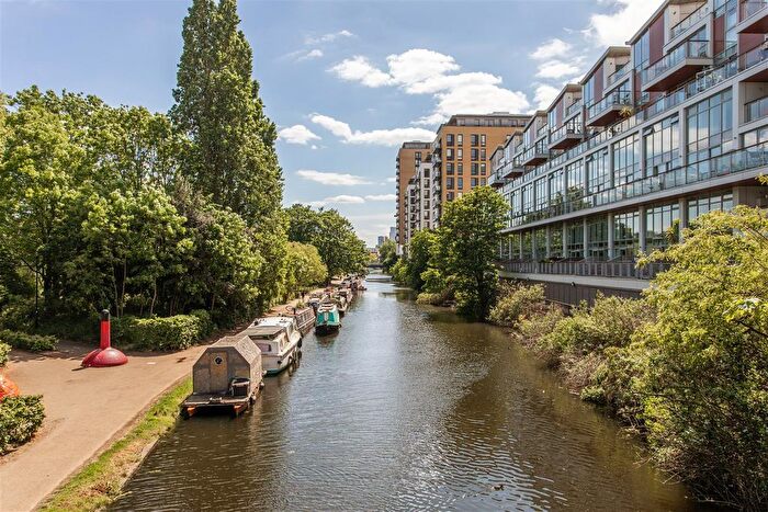 1 Bedroom Flat For Sale In Palmers Road, Bethnal Green, E2