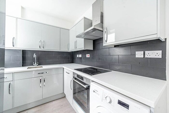 2 Bedroom Flat To Rent In Bridge Street, Pinner, HA5