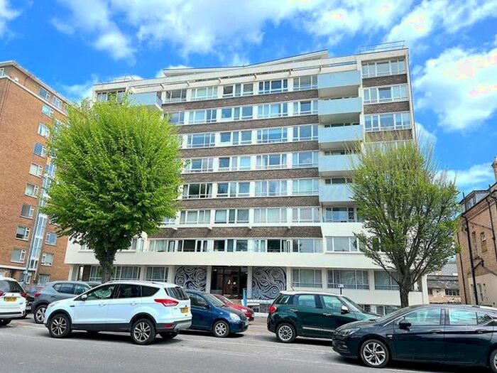 1 Bedroom Flat To Rent In Bowen Court, The Drive, Hove, BN3