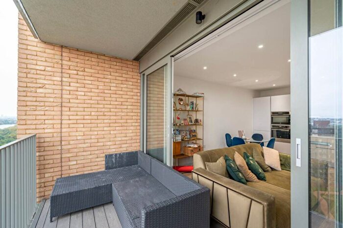 2 Bedroom Flat For Sale In Moorhen Drive, Hendon, London, NW9