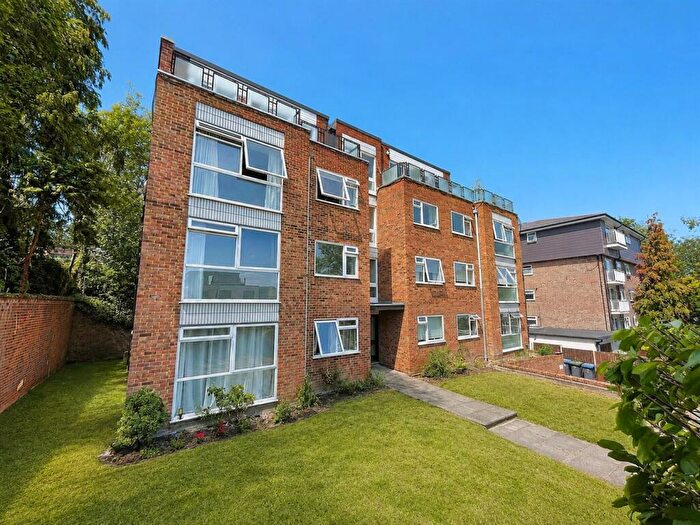 1 Bedroom Apartment For Sale In Park Hill Road, Shortlands, BR2