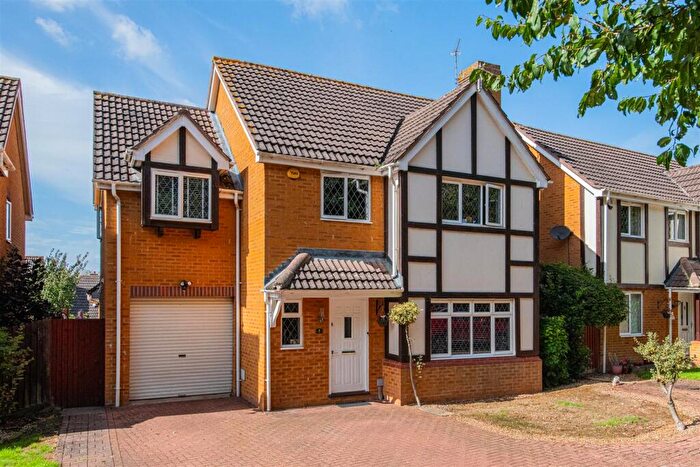 4 Bedroom Detached House For Sale In Foster Close, Kettering, NN15