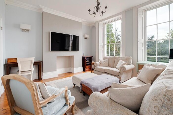 2 Bedroom Maisonette To Rent In Theberton Street London, N1